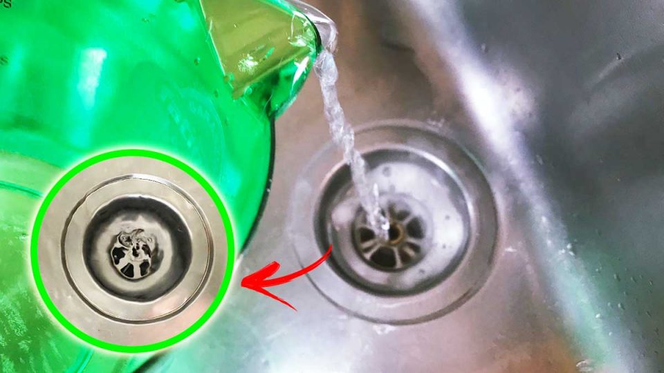Libérez le drain lent de la cuisine avec cette méthode maison