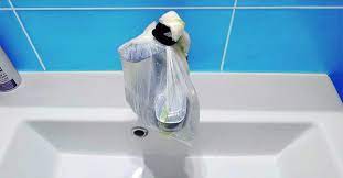 Enveloppez un sac sur votre robinet domestique, résout un problème très courant