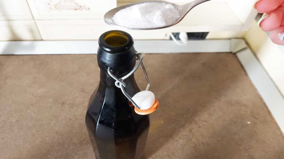 Fonds de bouteilles noircis, comment s’en débarrasser rapidement et naturellement