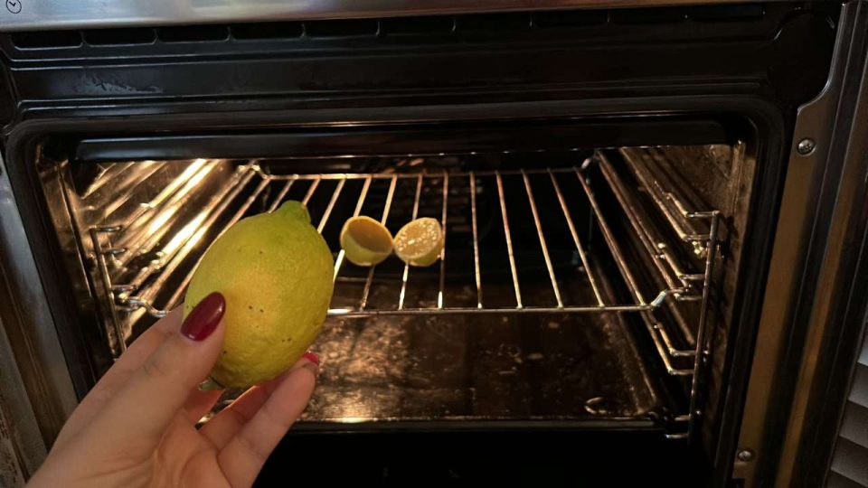 Parce qu’il est indispensable de laisser un citron au four au moins une fois par mois