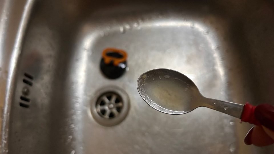 Comment parfumer le lavabo, 1 goutte chaque soir et vous ne sentirez plus les mauvaises odeurs