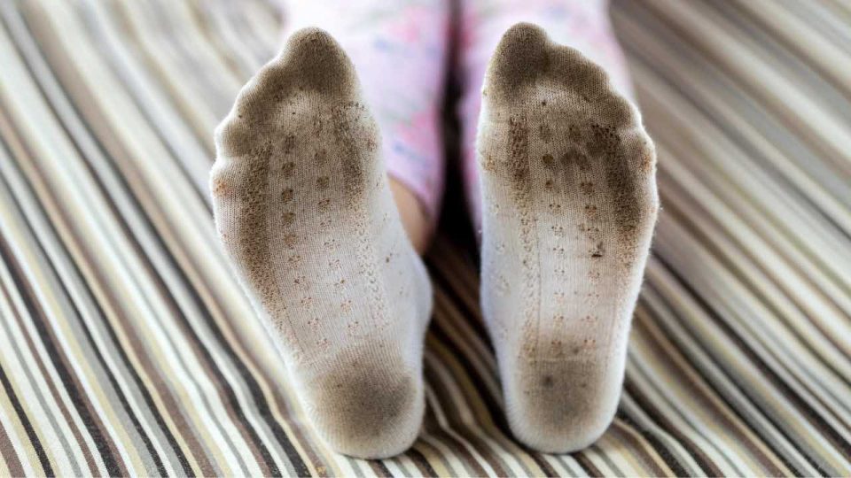 Mauvaises odeurs de chaussettes, le remède naturel pour les éliminer définitivement