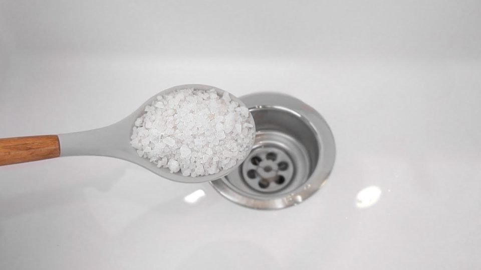 Cette astuce que les plombiers ont toujours gardée cachée vous facilite la vie