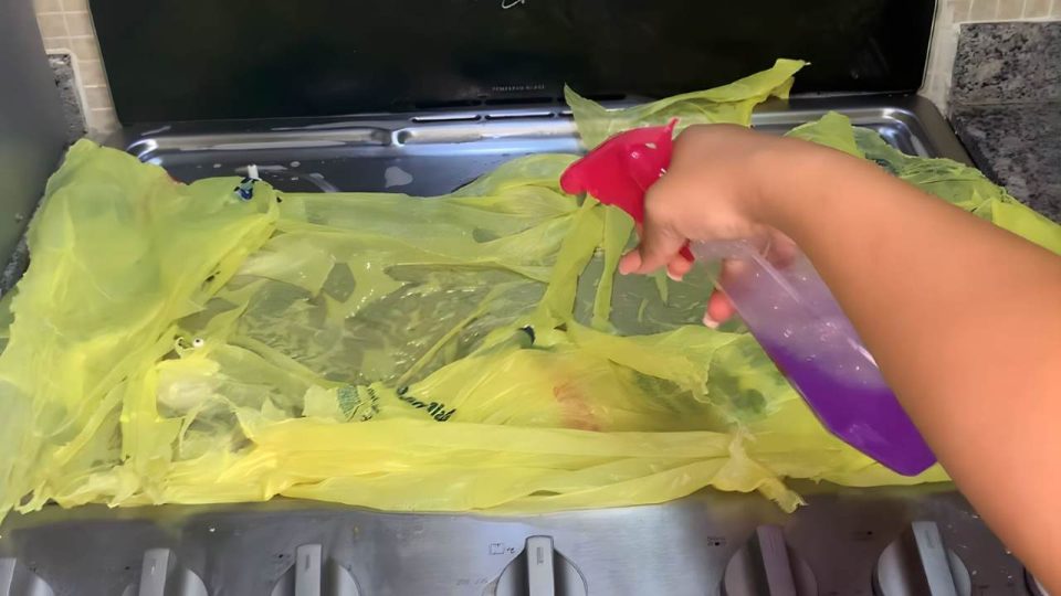 La cuisinière est comme neuve avec la technique de l’enveloppe : zéro matière grasse